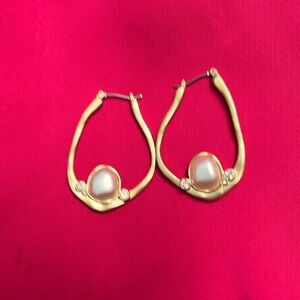 Loft beautiful gold with pearls and crystal stones